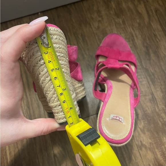 Pink uggs - Picture 12 of 12